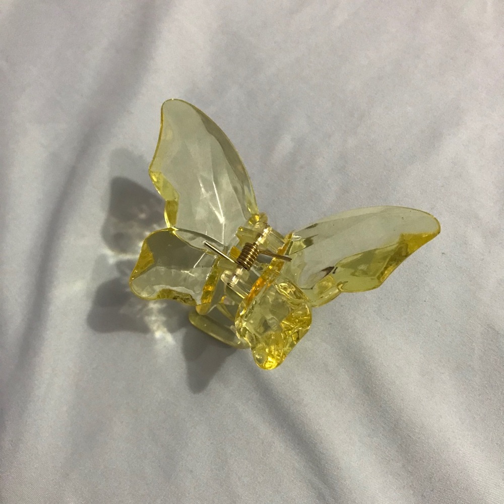 Yellow Butterfly HairClip - Picture 1 of 3